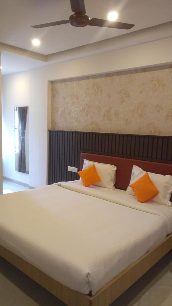 Hotel Saradharam تشيدامبارام المظهر الخارجي الصورة